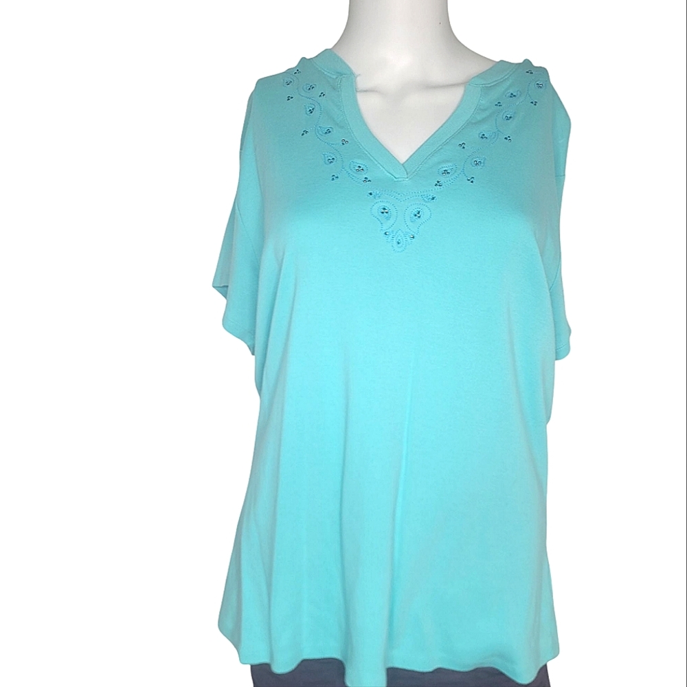 💗 $5 in BUNDLE💗Faded Glory - VNeck Cotton Spandex Shirt Size 18/20W